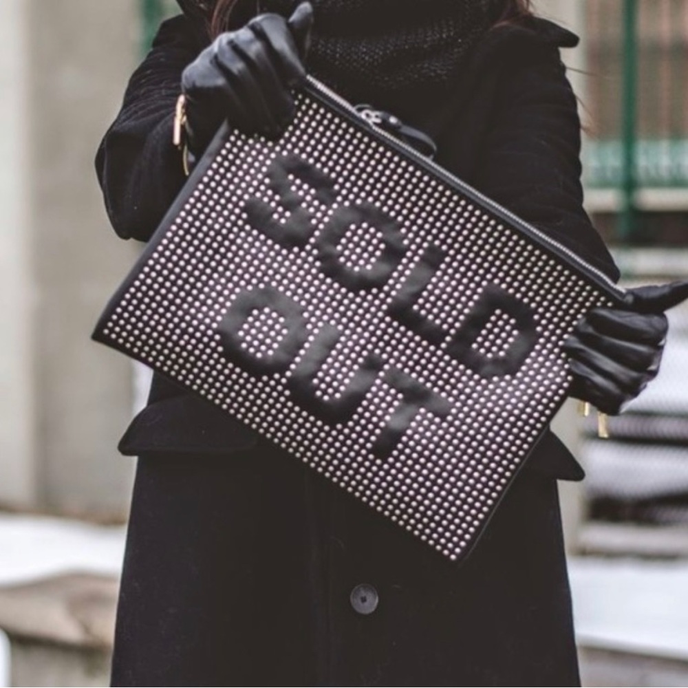 Zara “sold out” logo. Pouch